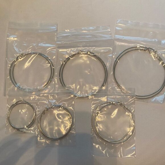 🛍️ NWOT Bundle of Clip on Earrings - Picture 1 of 7